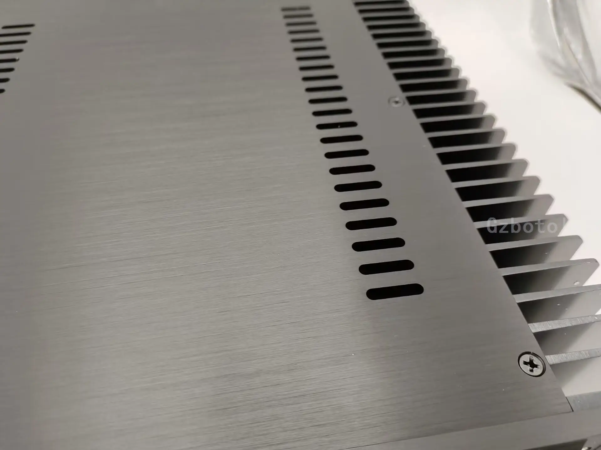 Obudowa ze stopu aluminium klasy A, klasy B, obudowa wzmacniacza mocy Obudowa z podwójnym dużym radiatorem 320X120X315mm