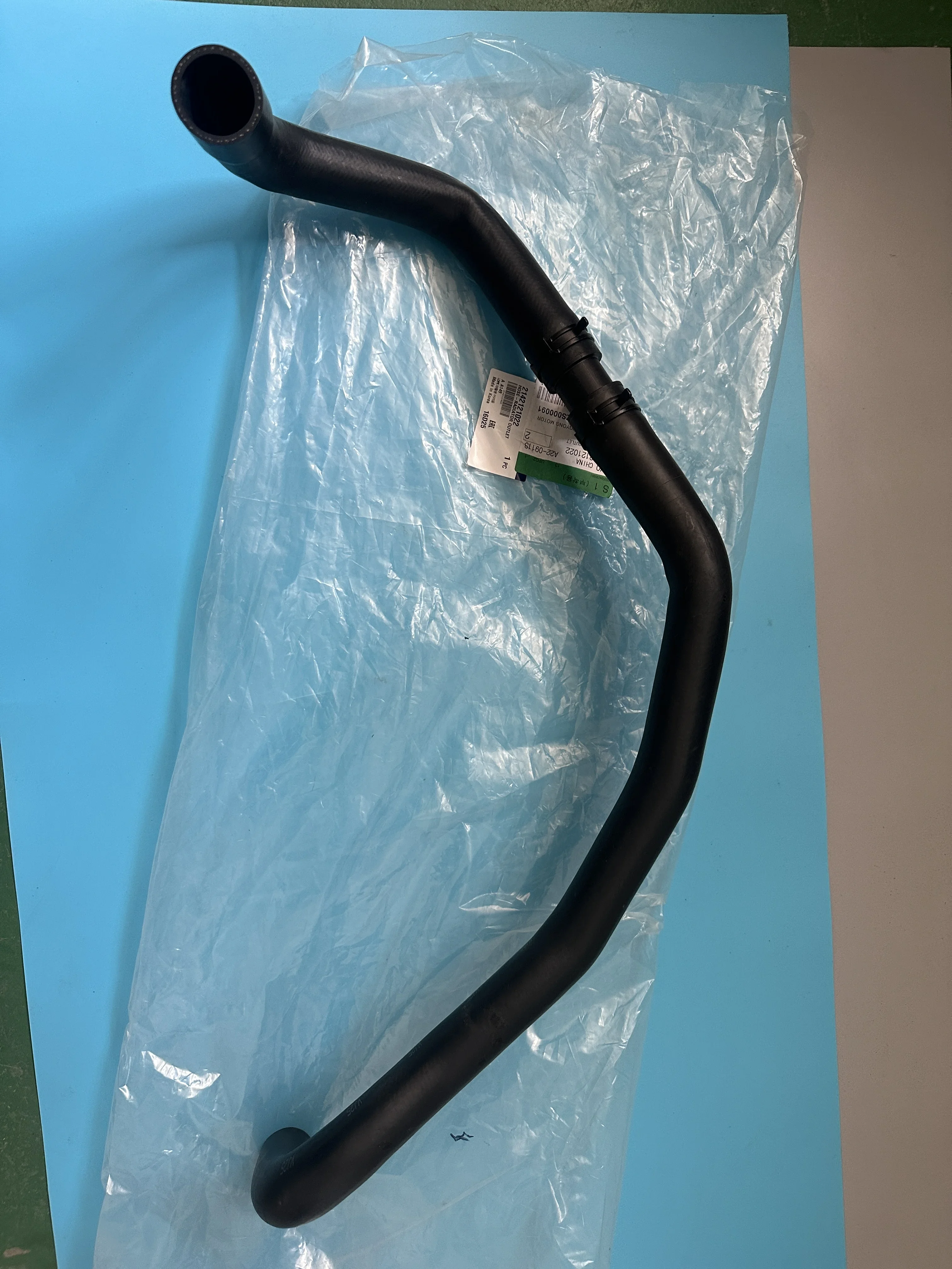 

Genuine Radiator Outlet Hose 2142121021 For Ssangyong Rodius/Stavic II