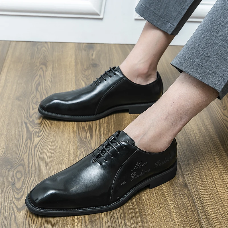 

Retro and Trendy Men Leather Shoes Branded Urban Business Casual Shoes Quality Comfort Non Slip Sole Versatile Man Pointed Shoes