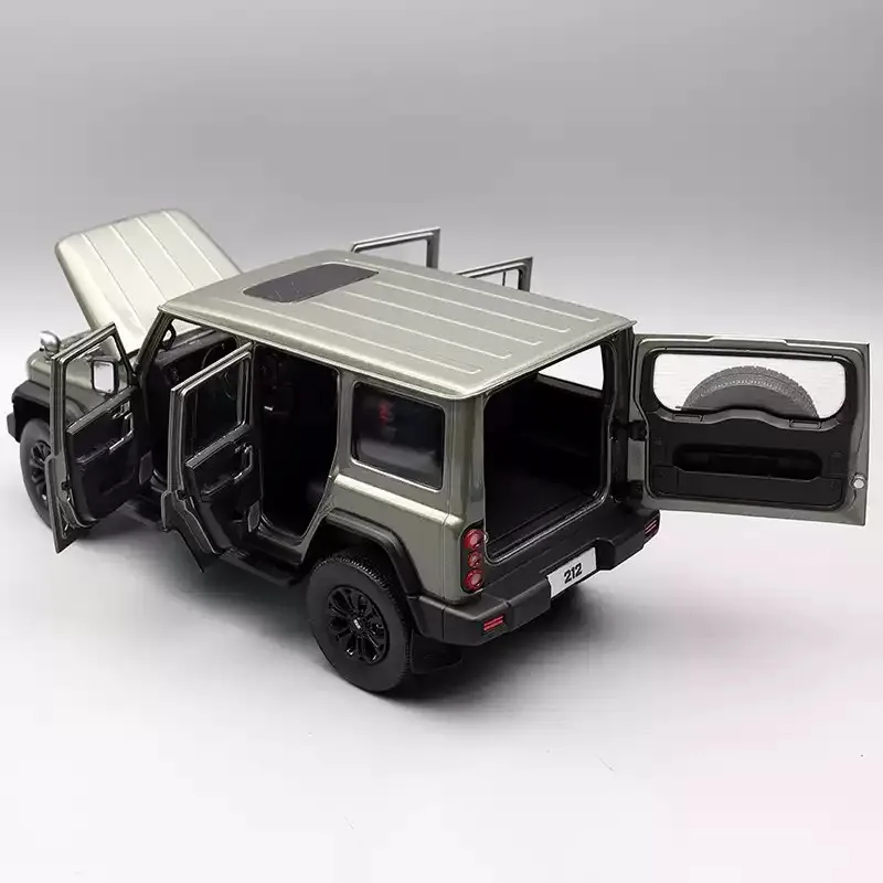 BJ212 BEIQI 212 T01 Modelo de coche de simulación de aleación, decoración SUV, réplica de metal fundido a presión, regalo para niños, coleccionable para adultos, verde, 1:18