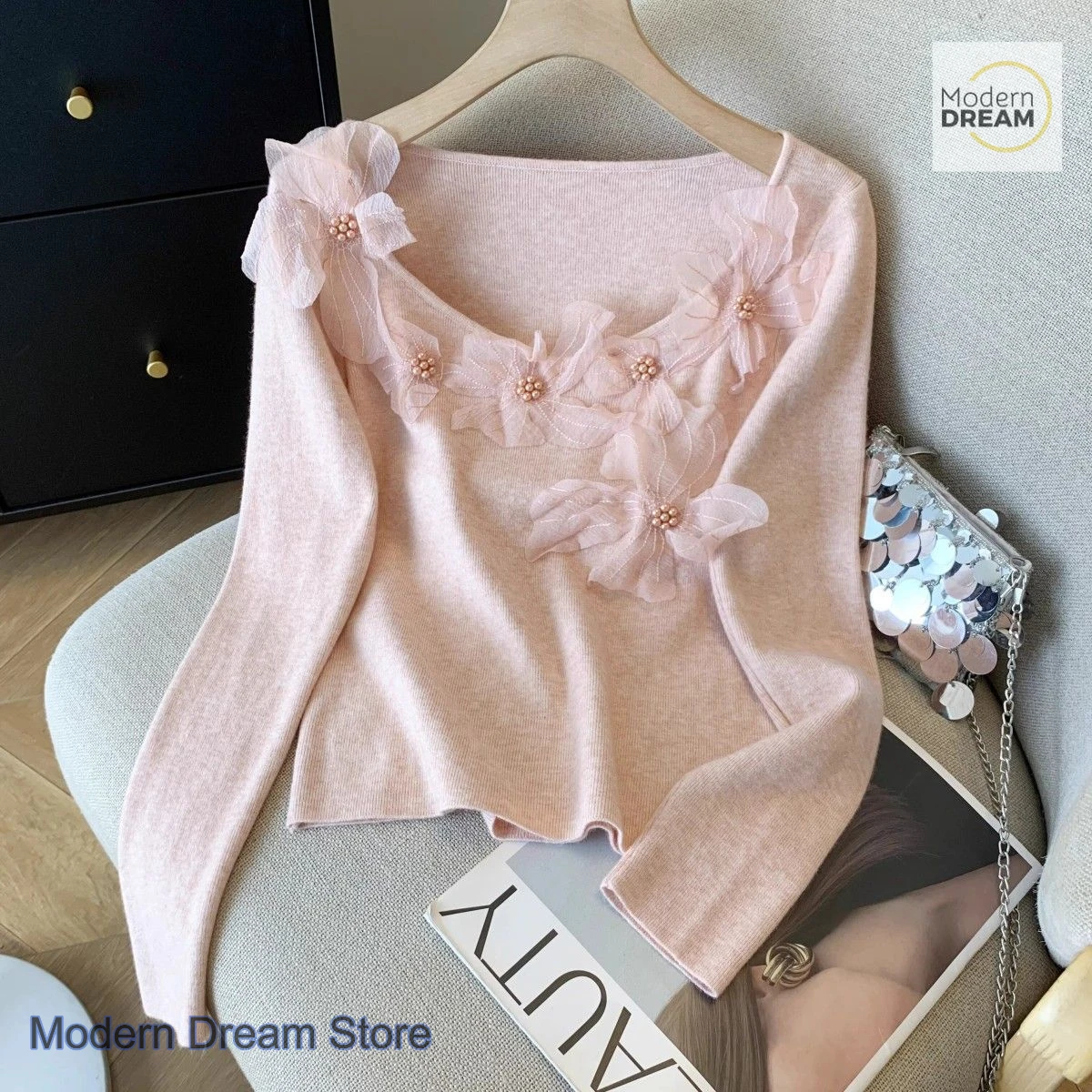 

French beaded lace three-dimensional flower top in autumn and winter is gentle and slim, with long sleeve bottoming shirt inside