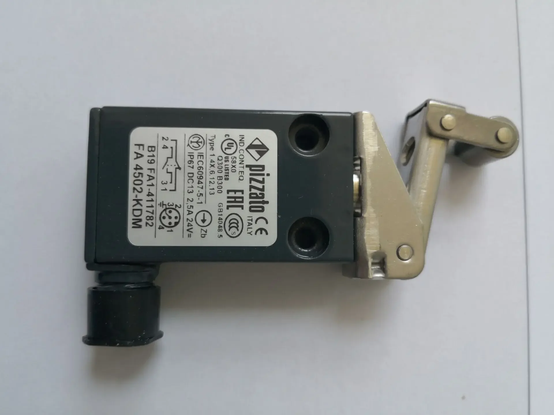 New original Pizzato waterproof limit switch FA4502-KDM