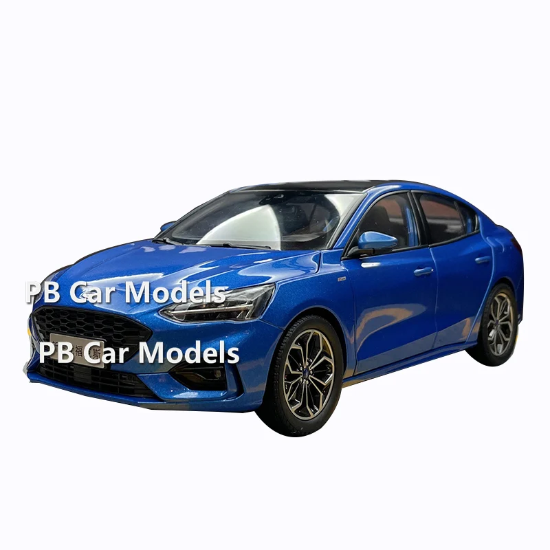 Domestic original car model Focus 2020 1:18 alloy car model+small gift