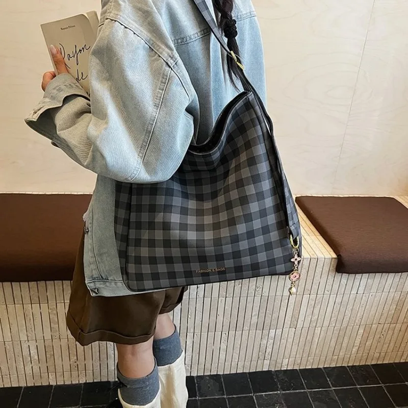 

Роскошная элегантная сумка для подгузников для женщин, дизайнерская минималистичная сумка-тоут через плечо, винтажная оригинальная кожаная сумка большой вместимости