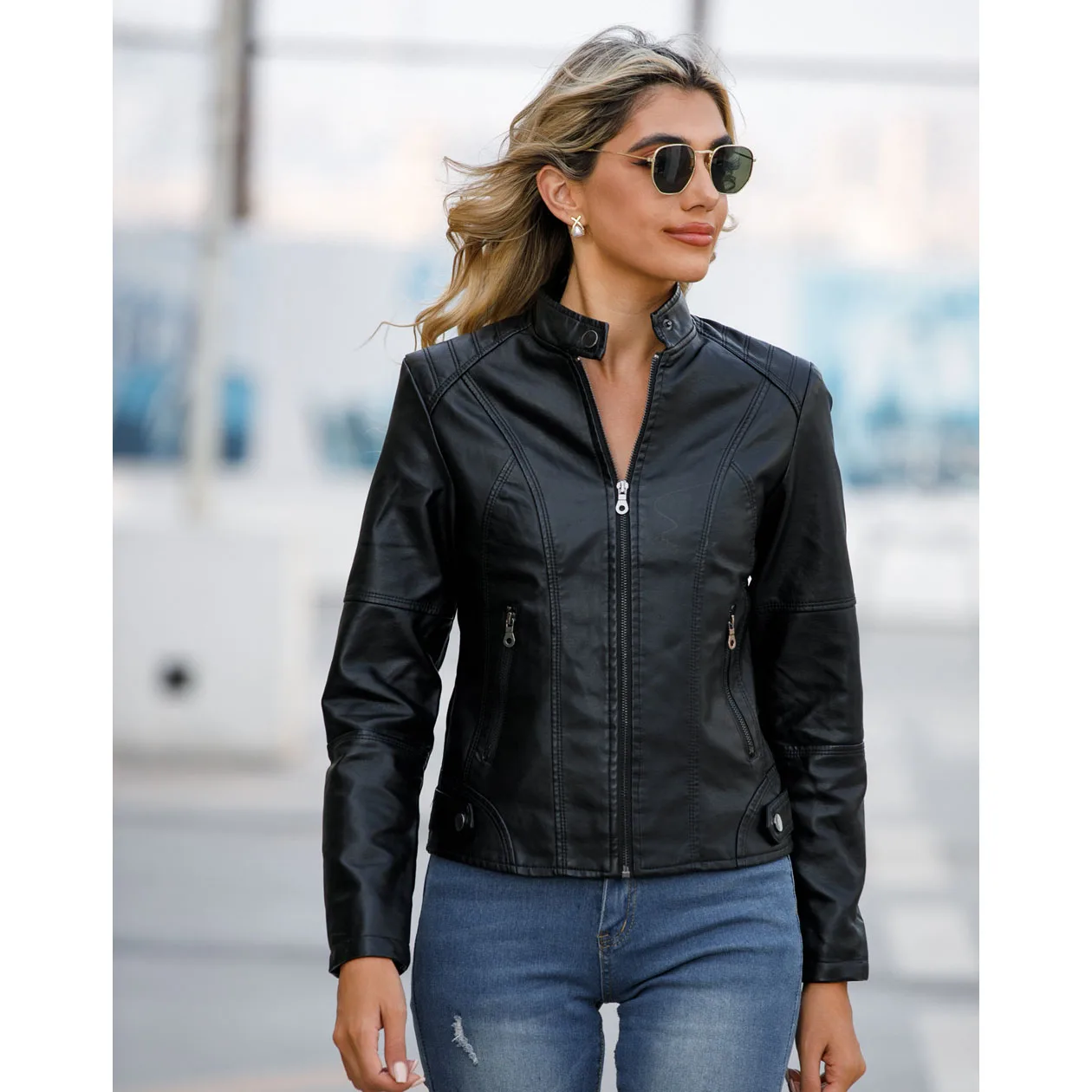 ربيع الخريف المرأة سترة جلدية 2025 جديد الوقوف طوق سستة قاطرة بولي معطف معطف جلد الإناث فو أسود أحمر معاطف 4XL