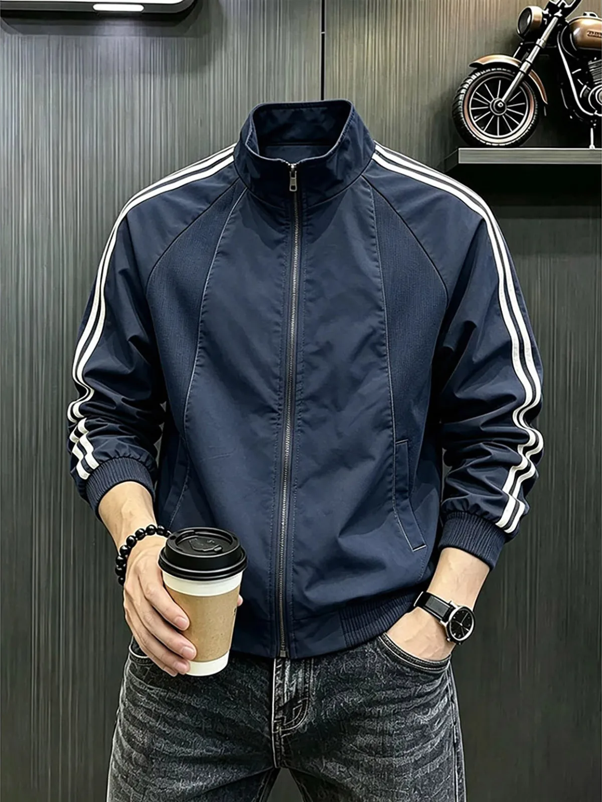 Men's Baseball Style Jacket Shoulder Pad Strip Stand Collar Autumn Short Cleanfit Pilot Jacket Casual Loose Fit Zipper Closure