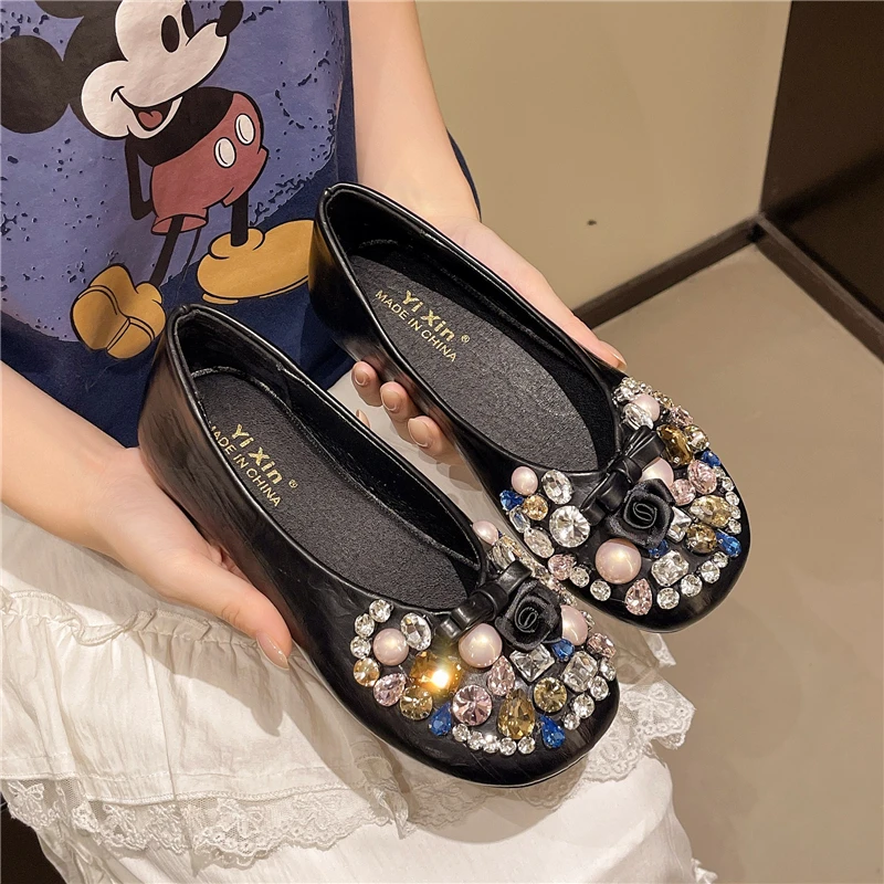 

Однотонная женская обувь из микрофибры на плоской подошве с круглым носком и бусинами, распродажа, 2022, высококачественная весенне-осенняя повседневная женская обувь с круглым носком