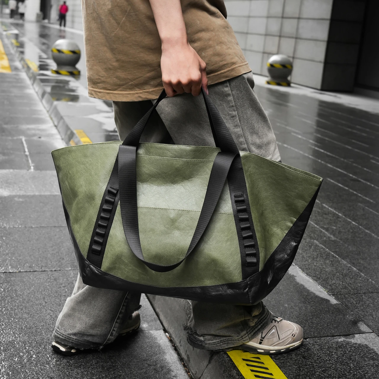 

Tiptoegirls Large Capacity Tote Bag Waterproof Tyvek Travel Shoulder Handbag Casual Gym Weekend Bag for Women Men Daily Commute
