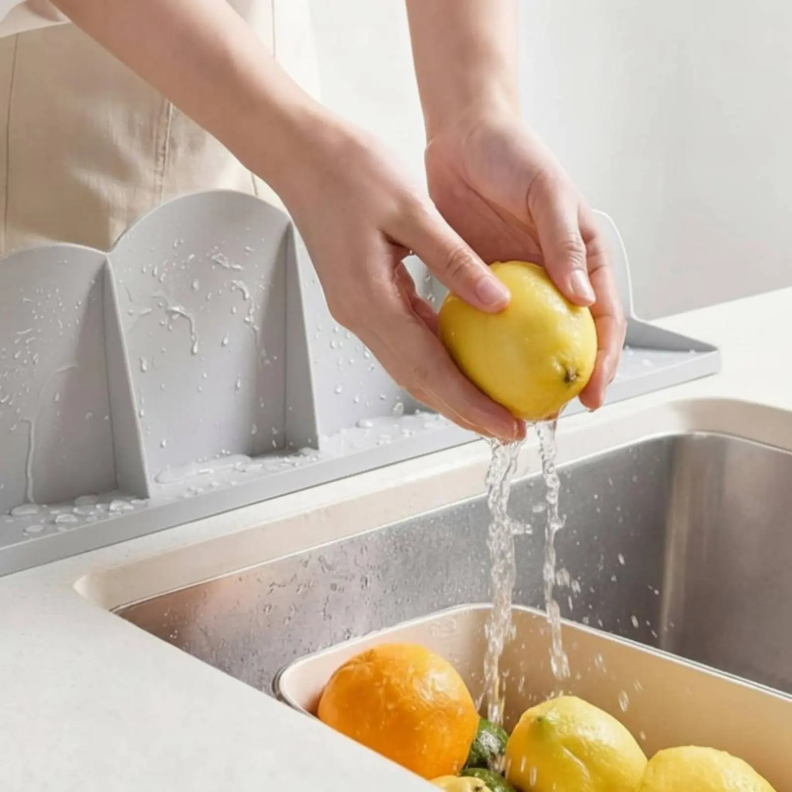 

Silicone Sink Water Deflector Resistant Kitchen Sink Water Baffle Household Accessory for Bathroom