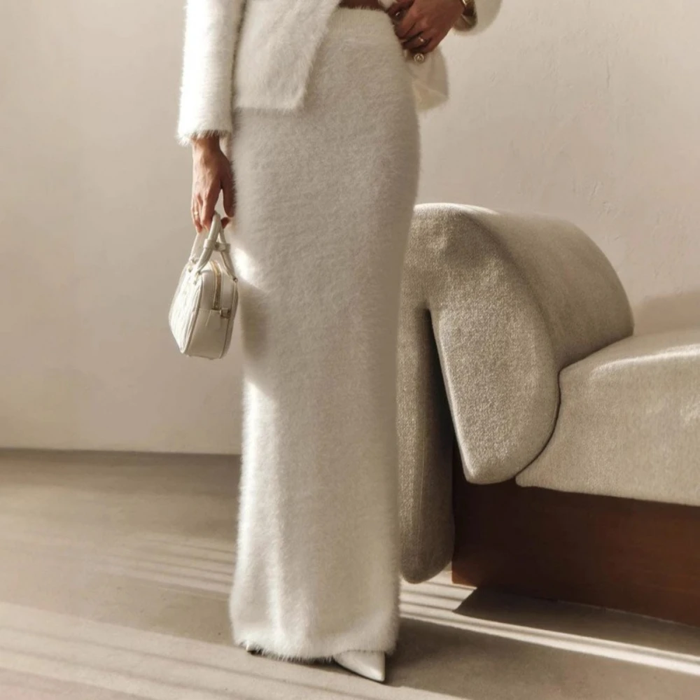 ชุดเซ็ตสองชิ้นสีขาวแบบต่อผ้าของ TWOTWINSTYLE สำหรับผู้หญิง เสื้อแจ็คเก็ตคอทรงโอ แขนยาว ติดกระดุมแบบปะติด กระโปรงยาว