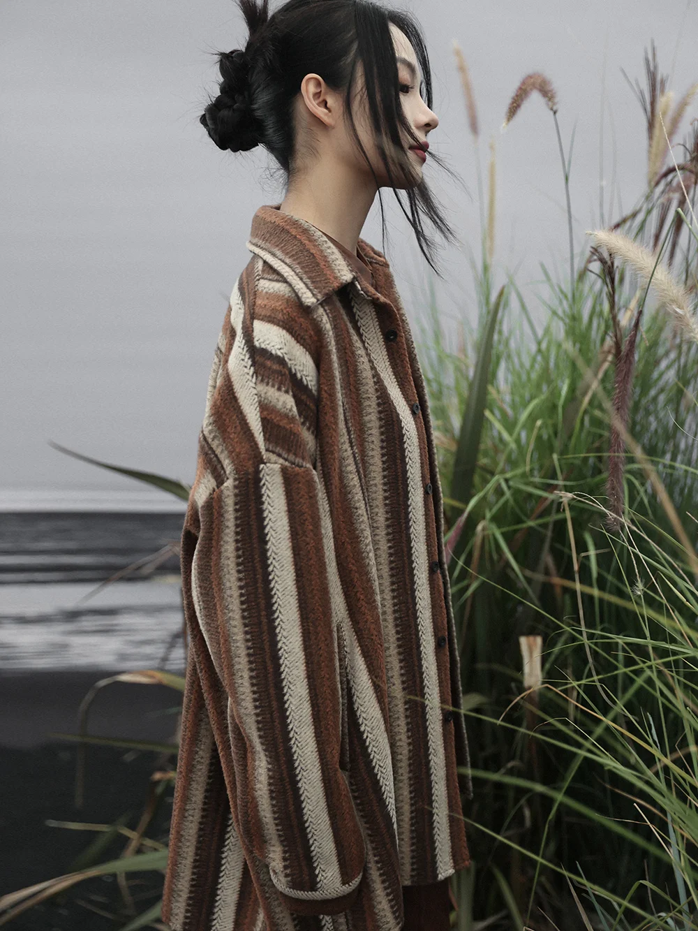 

Шерстяная одежда в полоску в стиле ретро, женская весенняя новинка, одинаковая универсальная верхняя одежда Lazy Sle, дизайн на верхних пуговицах, Long Sve Pol...