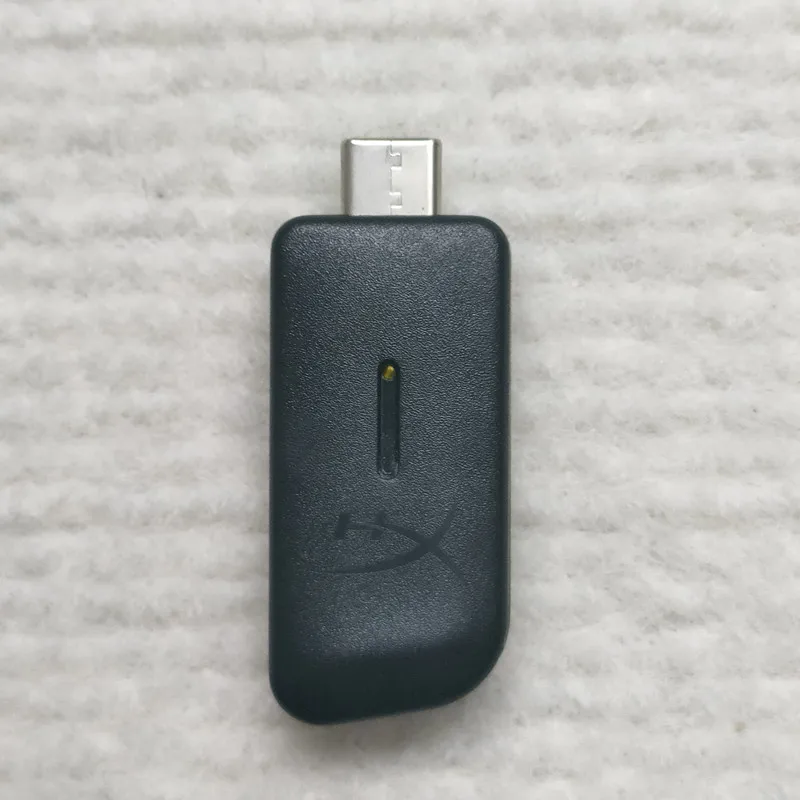 مُستقبل التوصيل اللاسلكي: مُتَصِل USB لسماعات HyperX Cloud 111