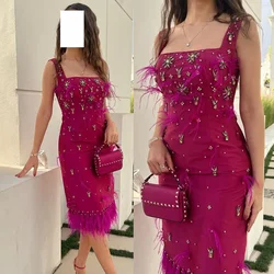 Maßgeschneidertes Partykleid, Spaghettiträger, quadratischer Ausschnitt, Etui-Federn, Abendkleid, sexy rückenfreie Abendkleider, Strass