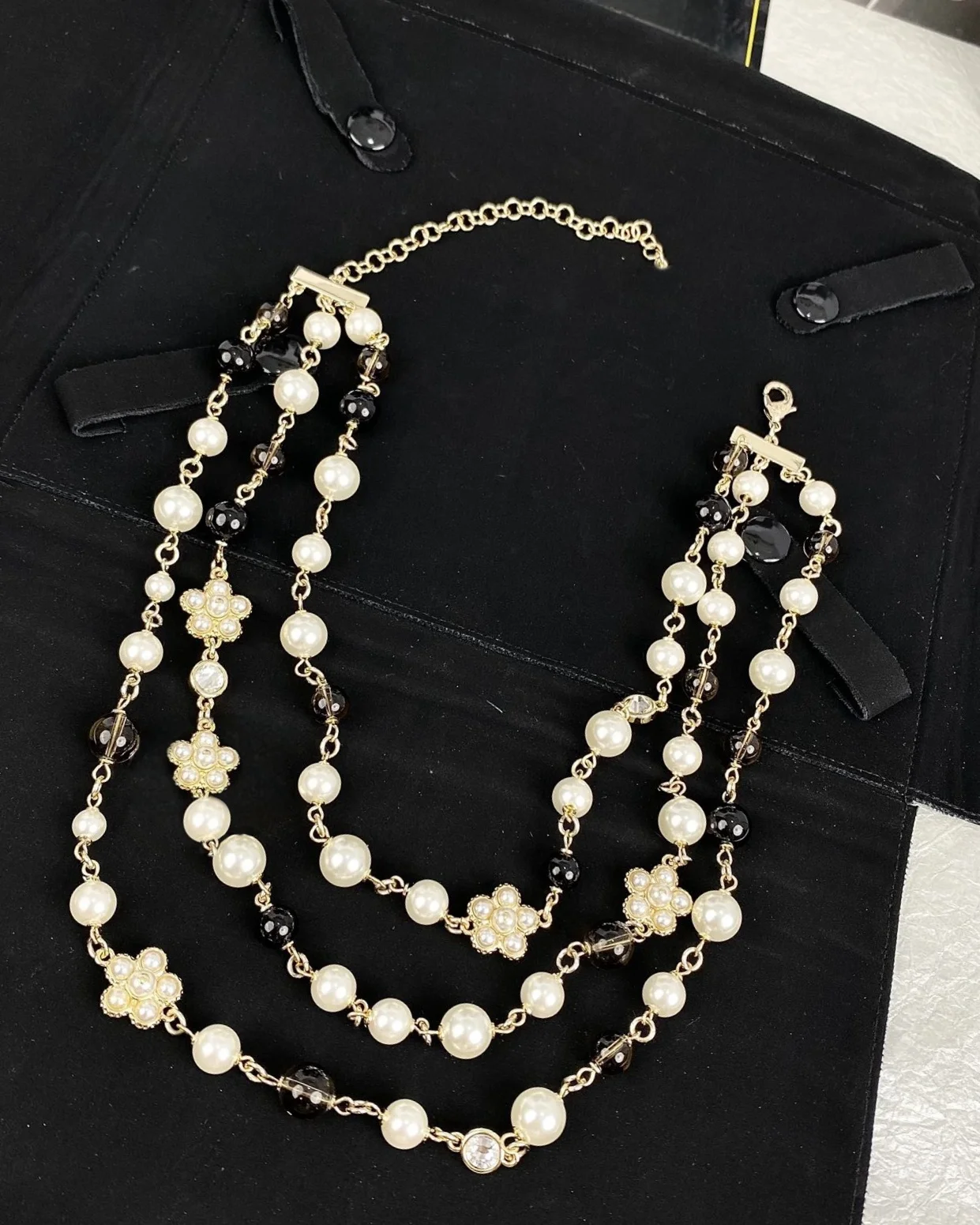 

European and American fashion light luxury temperament commuter square resin necklace