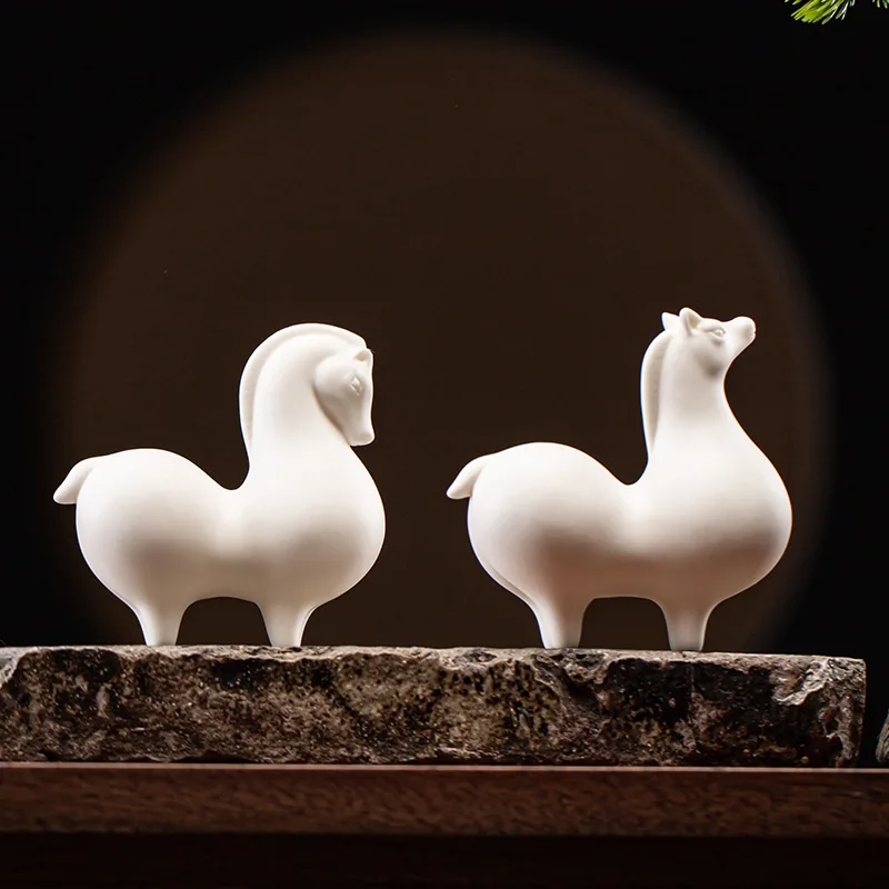 

Beautiful Lines, White Porcelain Horse Statue, Retro Horse Decoration, Ceramic Art, Zen Inspired Creative Accessories, Mascot