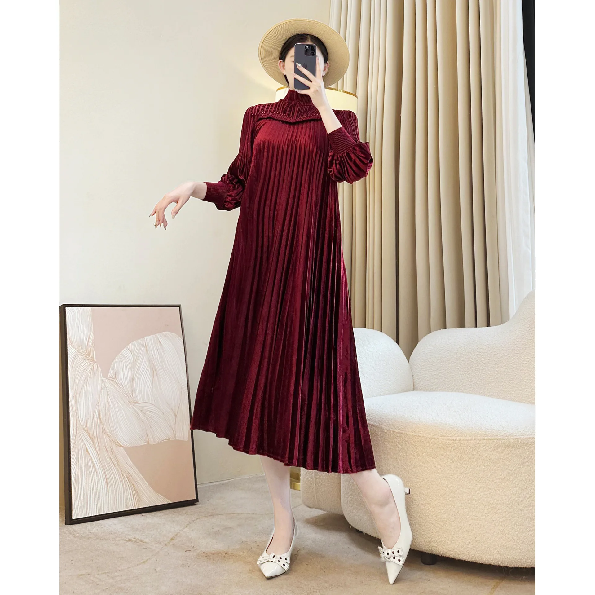 

Miyake Light Luxury Velvet Dress 2025 Banquet High-end Loose Heavy Industry Beads To Cover The Meat and Show Thinness Ong Dress