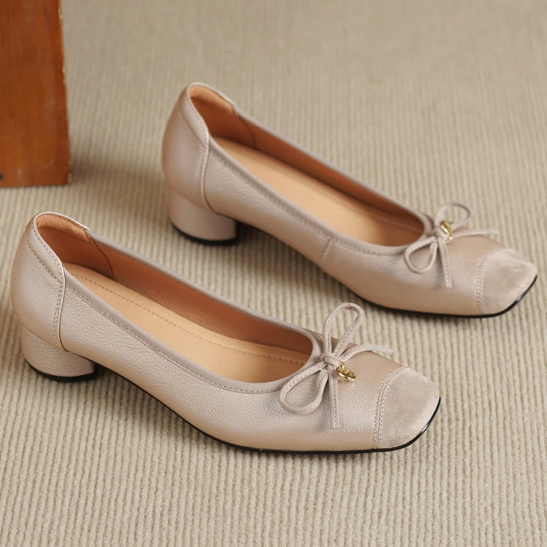 

Danxuefei 2026 весенние новые женские туфли из овчины с квадратным носком и милым бантом на плоской подошве, элегантные женские повседневные тонкие туфли на низком каблуке 3 см