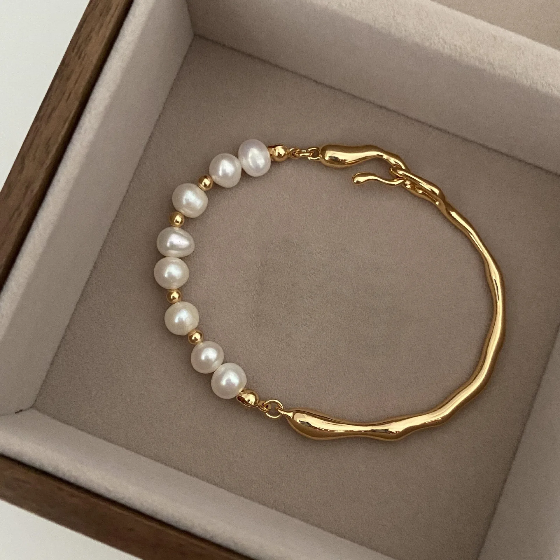 Irregularly Shaped Pearl Bracelet Women's Niche Luxury Delicate Fashion Gold Half-Bangle Bracelet Valentine's Day Gift