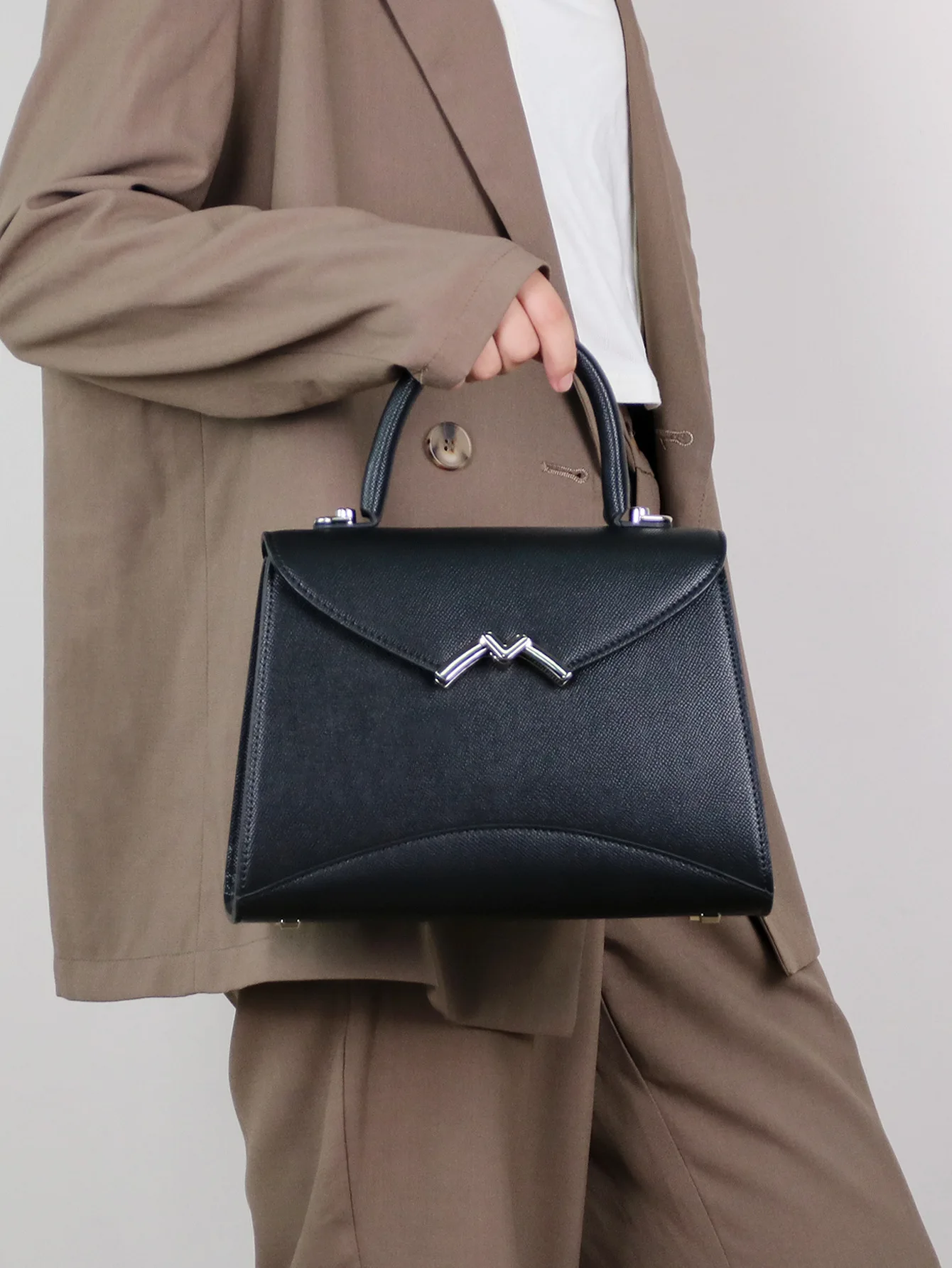 

Women's handbag, new style, quilted, fashionable, versatile, bucket bag, high-end, women's bag, work commuting, messenger bag, w