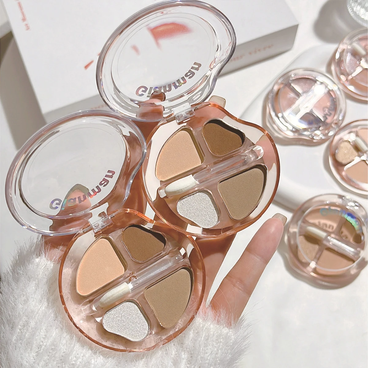 4 色のアイシャドウ パレット、低彩度のアース トーンで真珠光沢のあるマットなアイシャドウを明るくします。