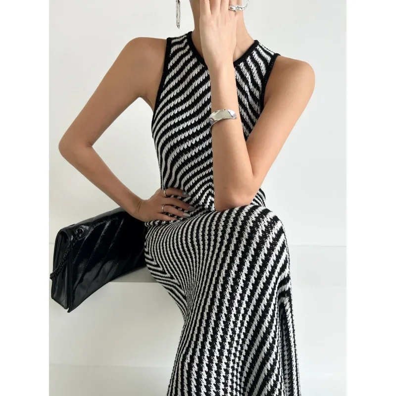 

Korean chic early spring round neck striped contrast stitching hip-hugging slim sleeveless knitted dress