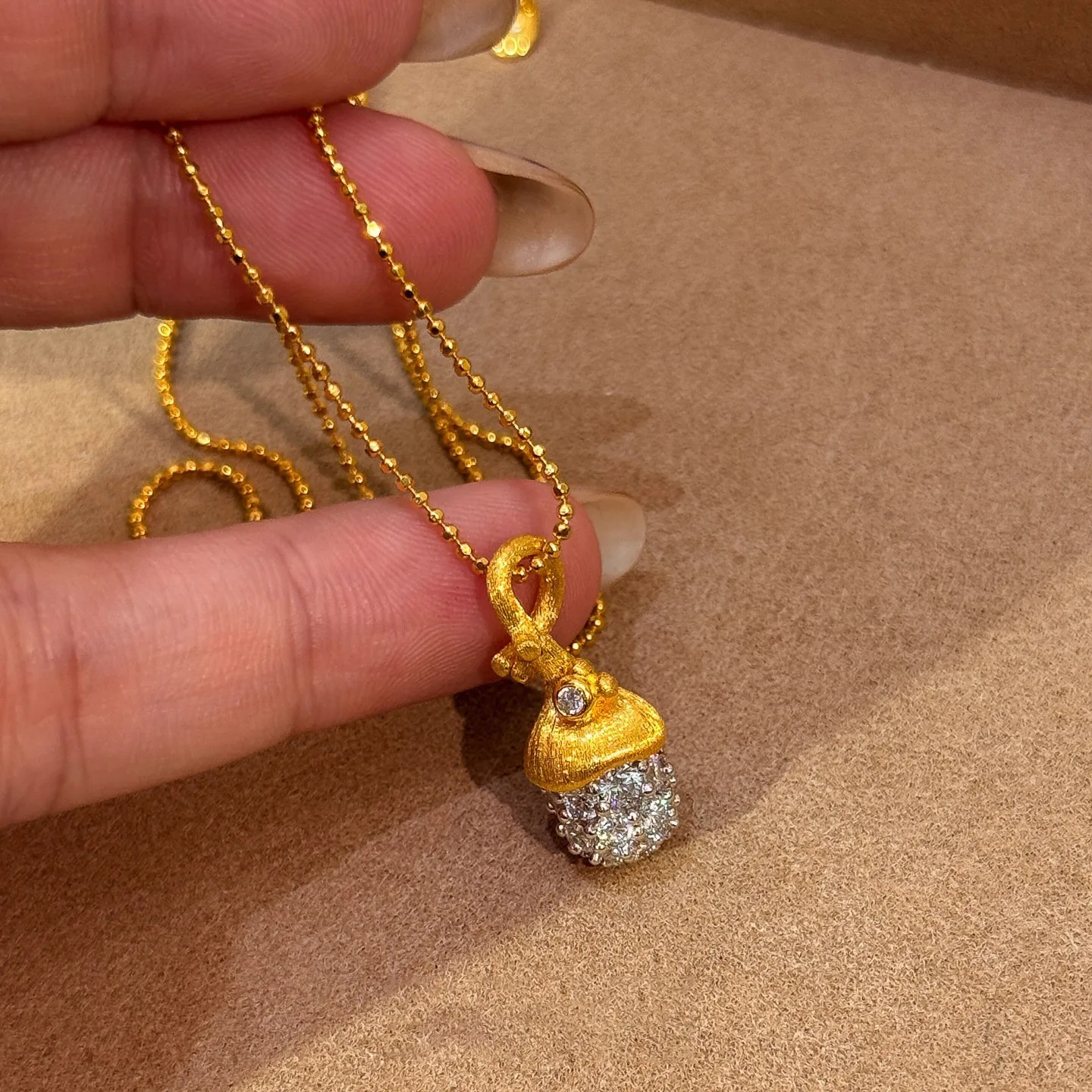 

Classic retro brushed pine cone pendant necklace pendant high-end inlay diamonds collar chain women's wedding jewelry gift