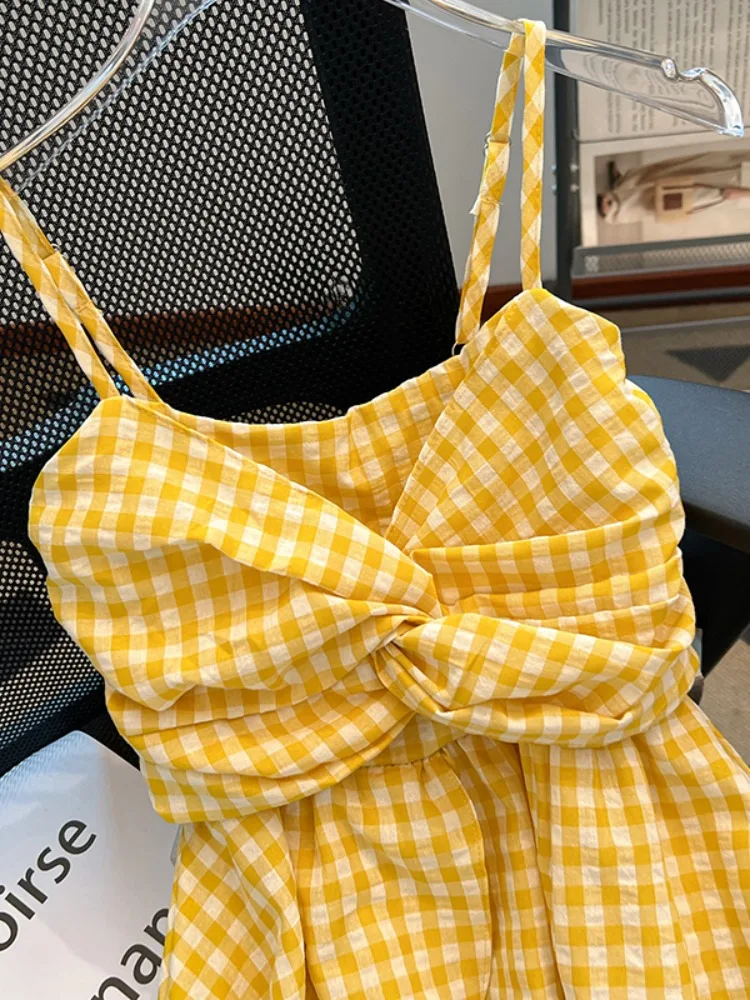 Colete Feminino Xadrez de Verão 2025 com Alça, Estilo Irregular, Efeito Clareador de Pele, para o Dia a Dia, Ajuste Slim, Fibra de Poliéster