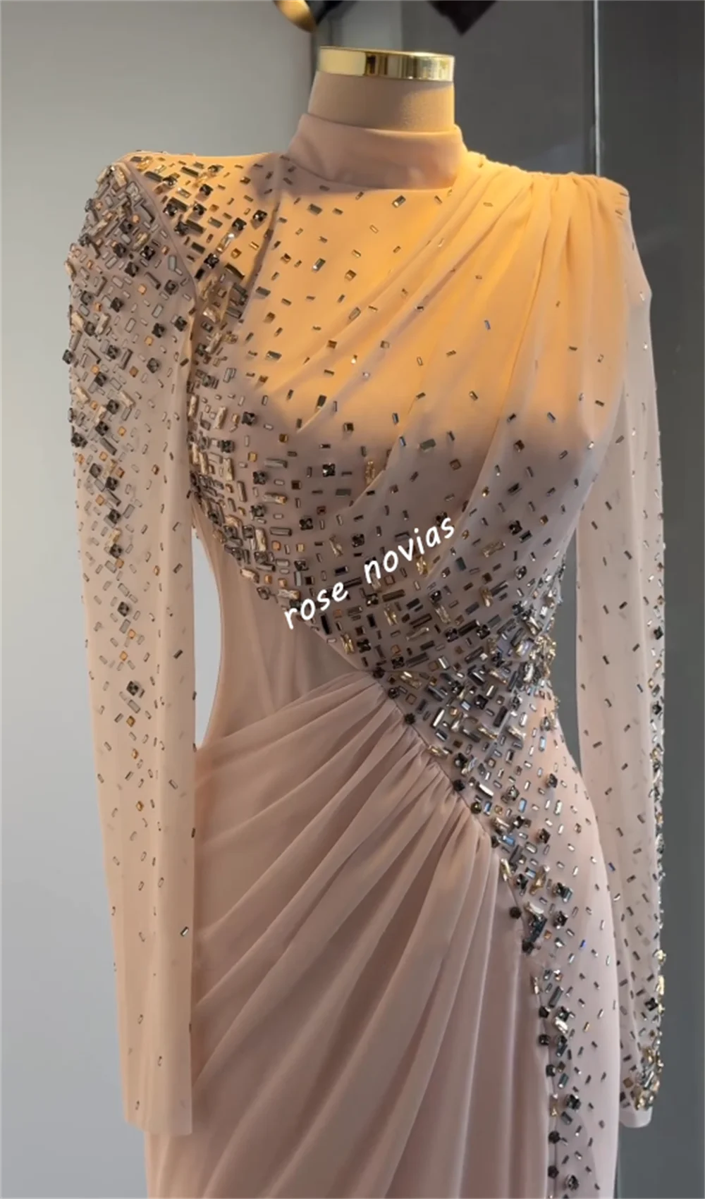 Abiti lunghi a tromba con colletto alto e pieghe in chiffon con paillettes personalizzati Occasioni su misura da donna Serata di lusso Elegante matrimonio per feste