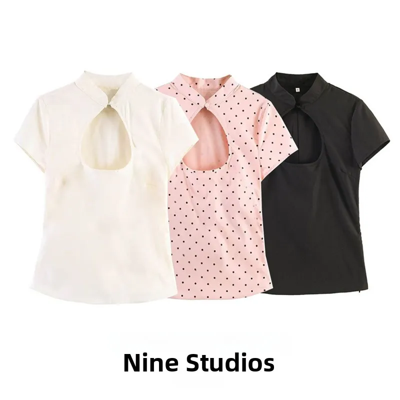 Camiseta de manga corta ajustada para mujer NINE ZAR con hombros descubiertos, cuello medio, abertura lateral y estampado de lunares, de poliéster transpirable.