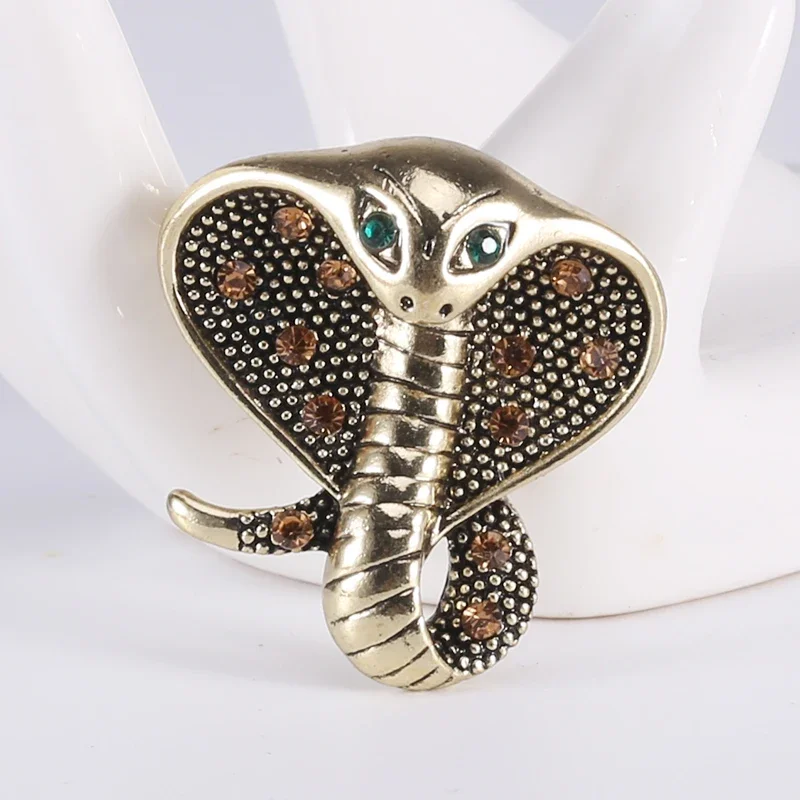 Trendy Rhinestone Cobra Brooches for Women Enamel Snake Pins Office Party Friend Gifts Jewelry Accessories