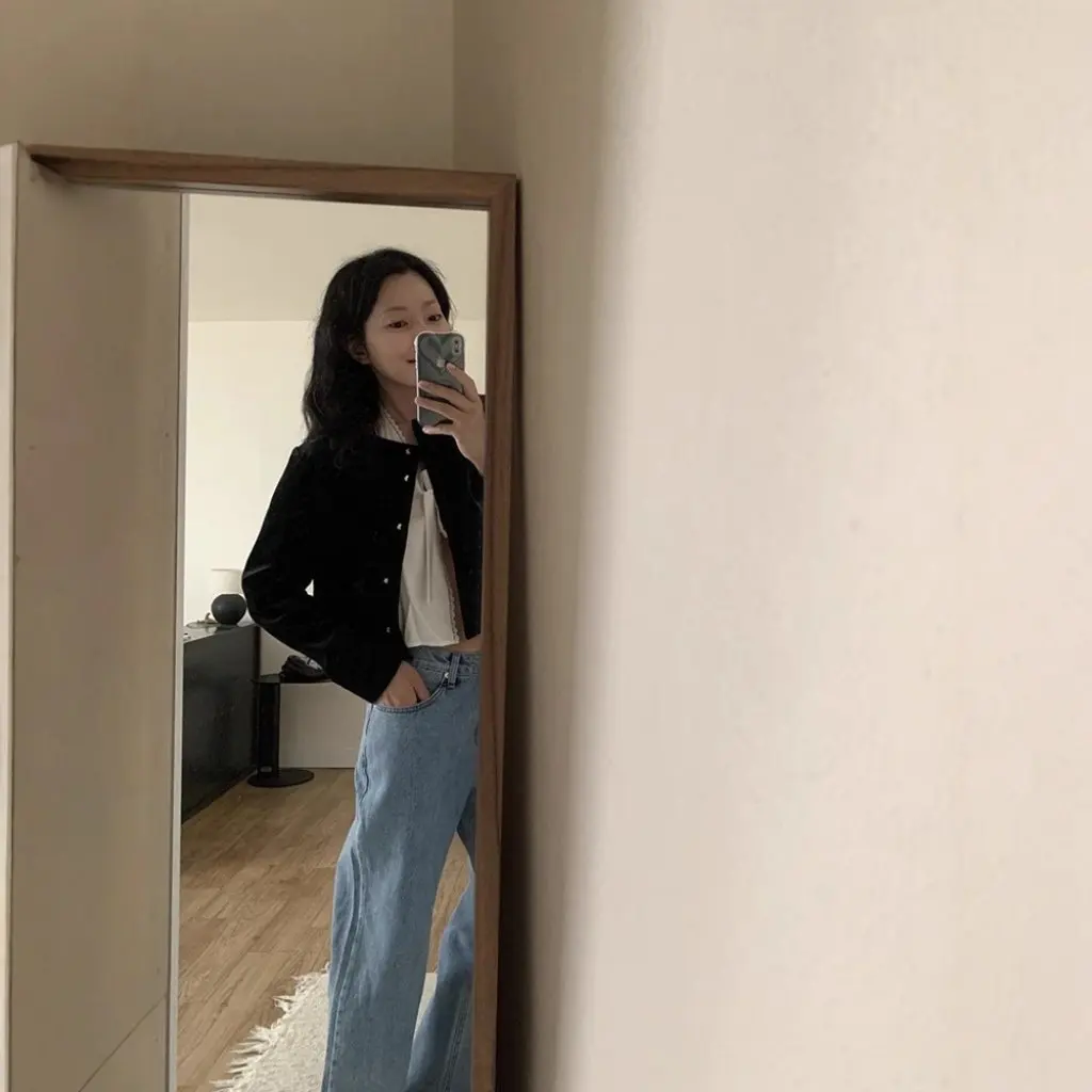

Velvet Crewneck Short Coat Metal Buckle High Sense Top for Women in Stock Autumn Fashion