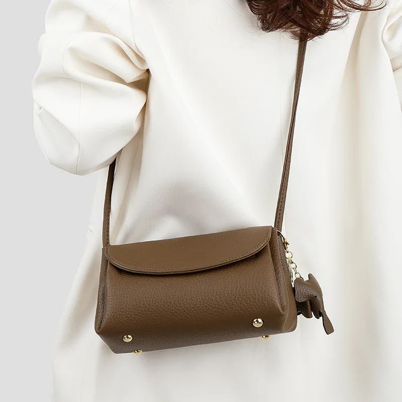 

Women's French flip cover casual single-shoulder bag, commuting pu crossbody single-shoulder bag, little elephant pendant
