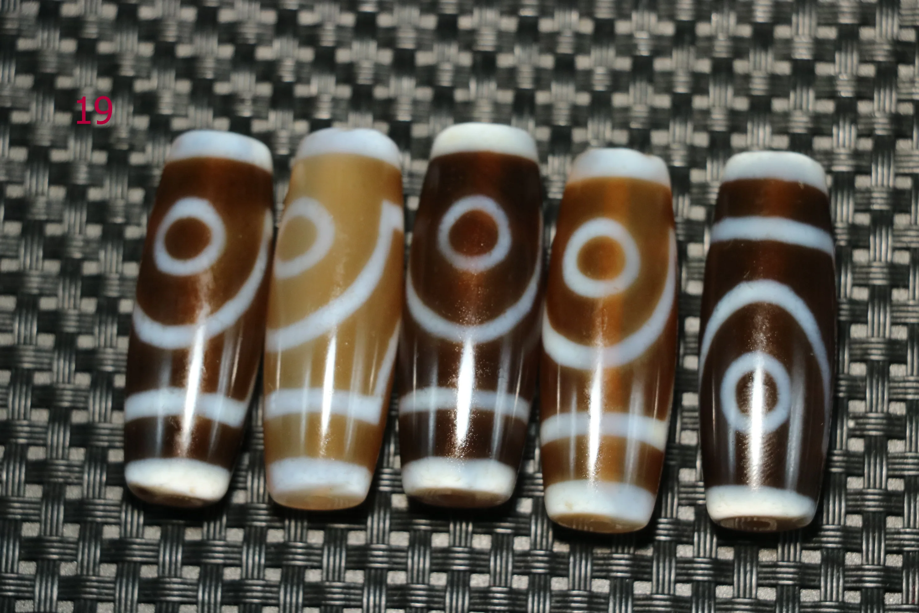 

Power Magic LKbrother Set of 5 Powerful Tibetan Old Agate Ruyi 2 Eyed Love Symbol Flat Shape dZi Bead Amulet For Bracelets No19