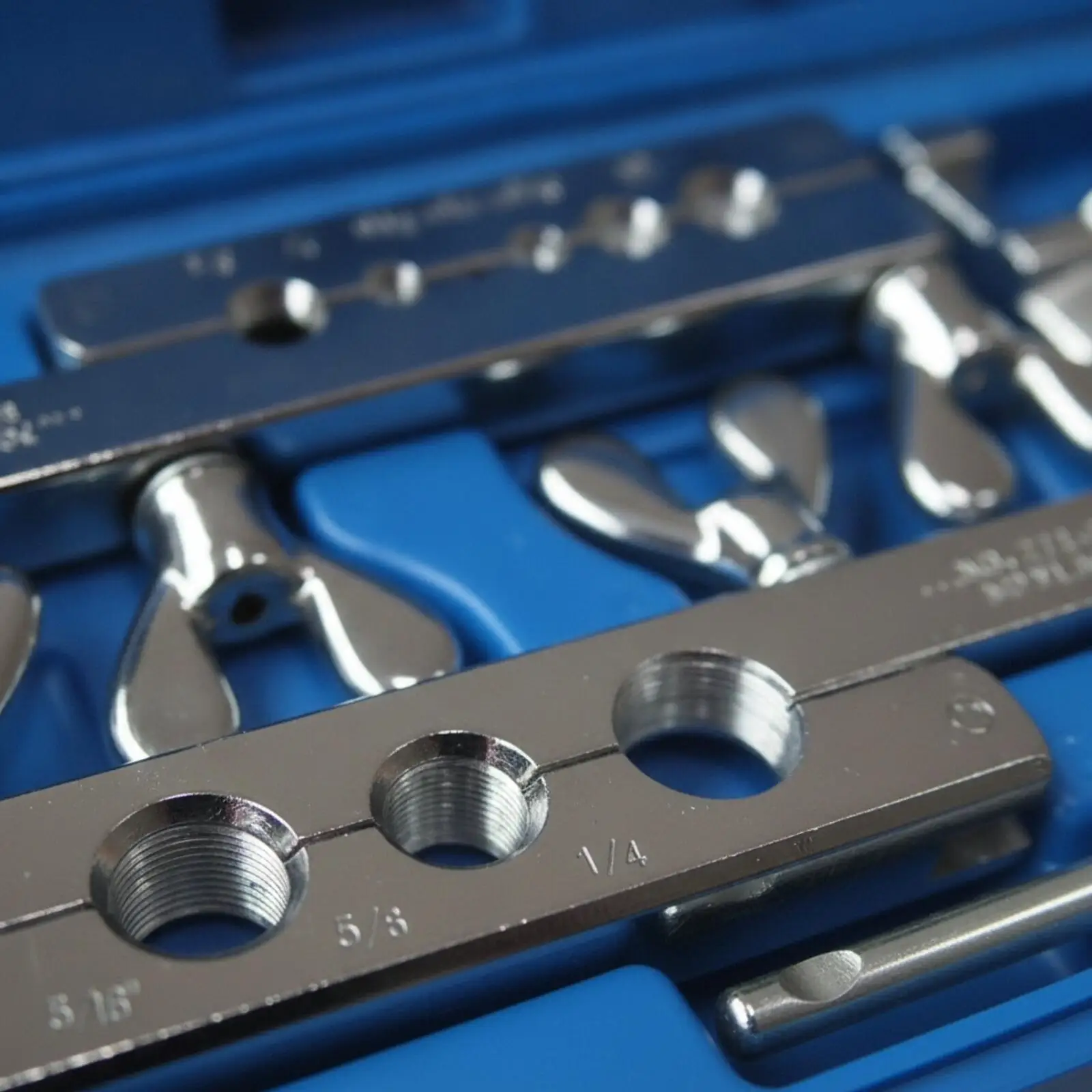 Tube Flaring Expan Tool for Copper Lines 1/8 to 3/4 Inch with Threaded Lever Mechanism