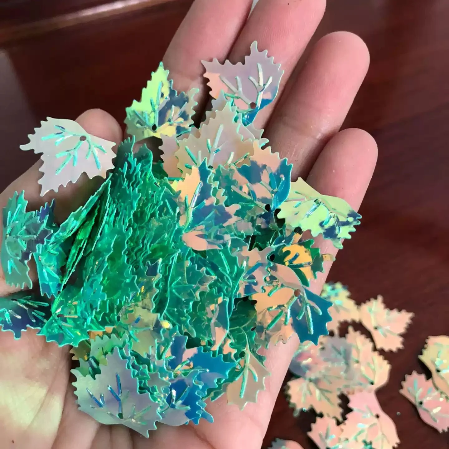 50g 20mm Clear green Gold Maple Leaf Sequins Leaf Shape Glitter Paillettes DIY craft  Garment Decoration Supplies loosen sequins