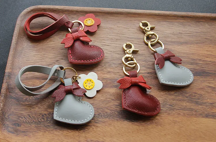 

Handmade leather bag hangers cute hanging decorations car key hangers creative gifts accessories exquisite concise gifts
