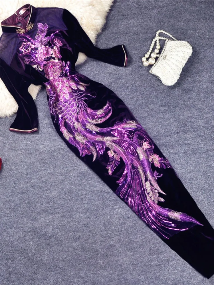 

A classic embroidered and elegant long cheongsam with velvet trim new style dress