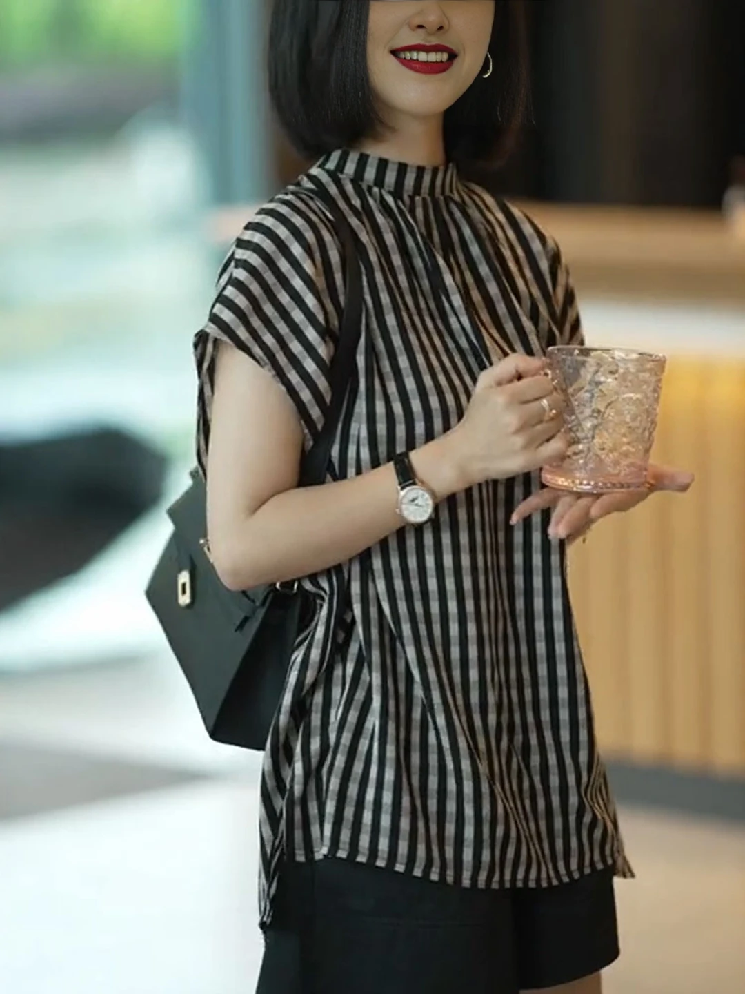 

Модные повседневные женские большие размеры irt Cheered Design Lightweight Luxury Bla White Faionable Commute Sle ort Sve