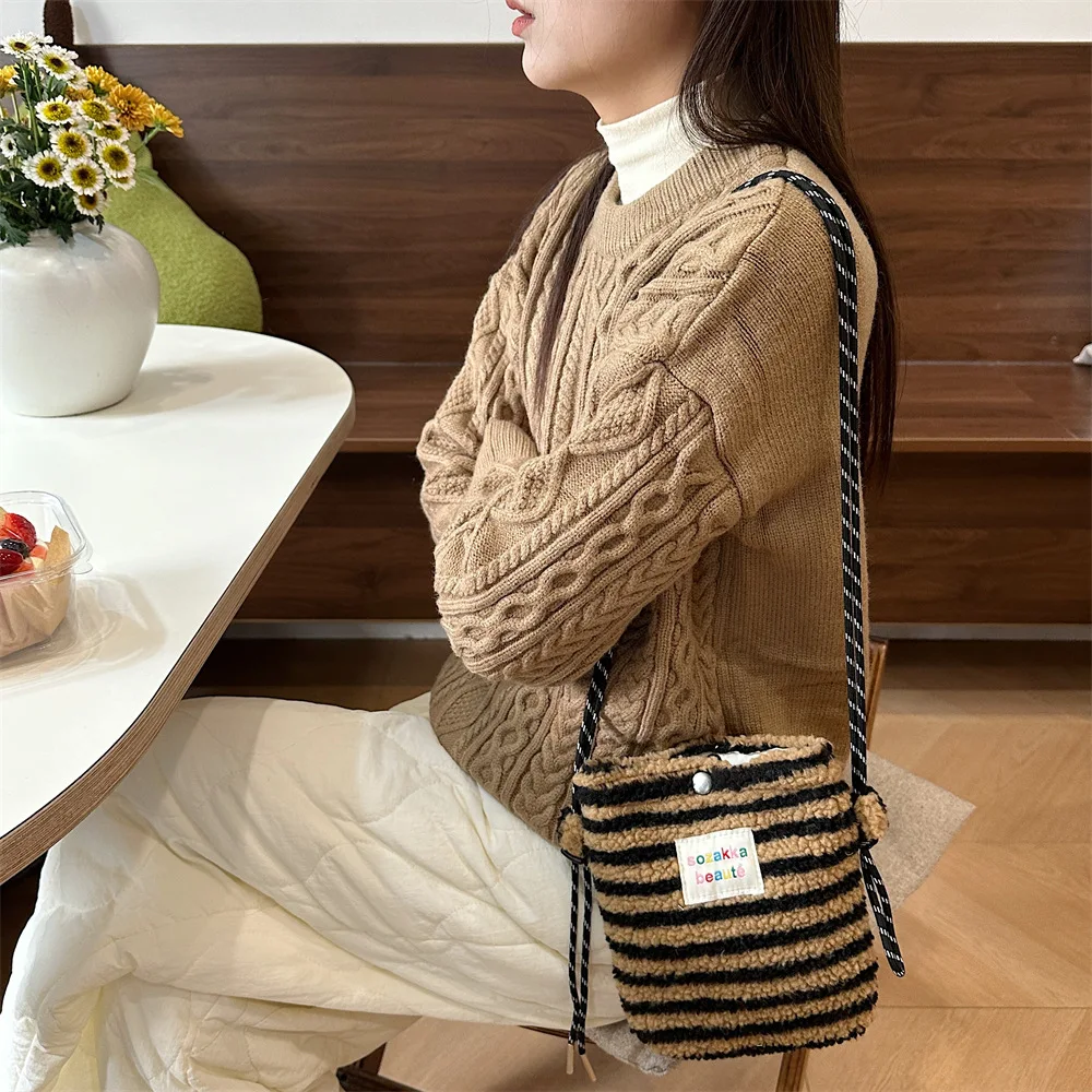 Neue Plüsch-Punkt-Umhängetaschen für Damen, niedliche rosa Umhängetasche, Handtasche, Geldbörsen, tragbare Handytasche – Detail 17