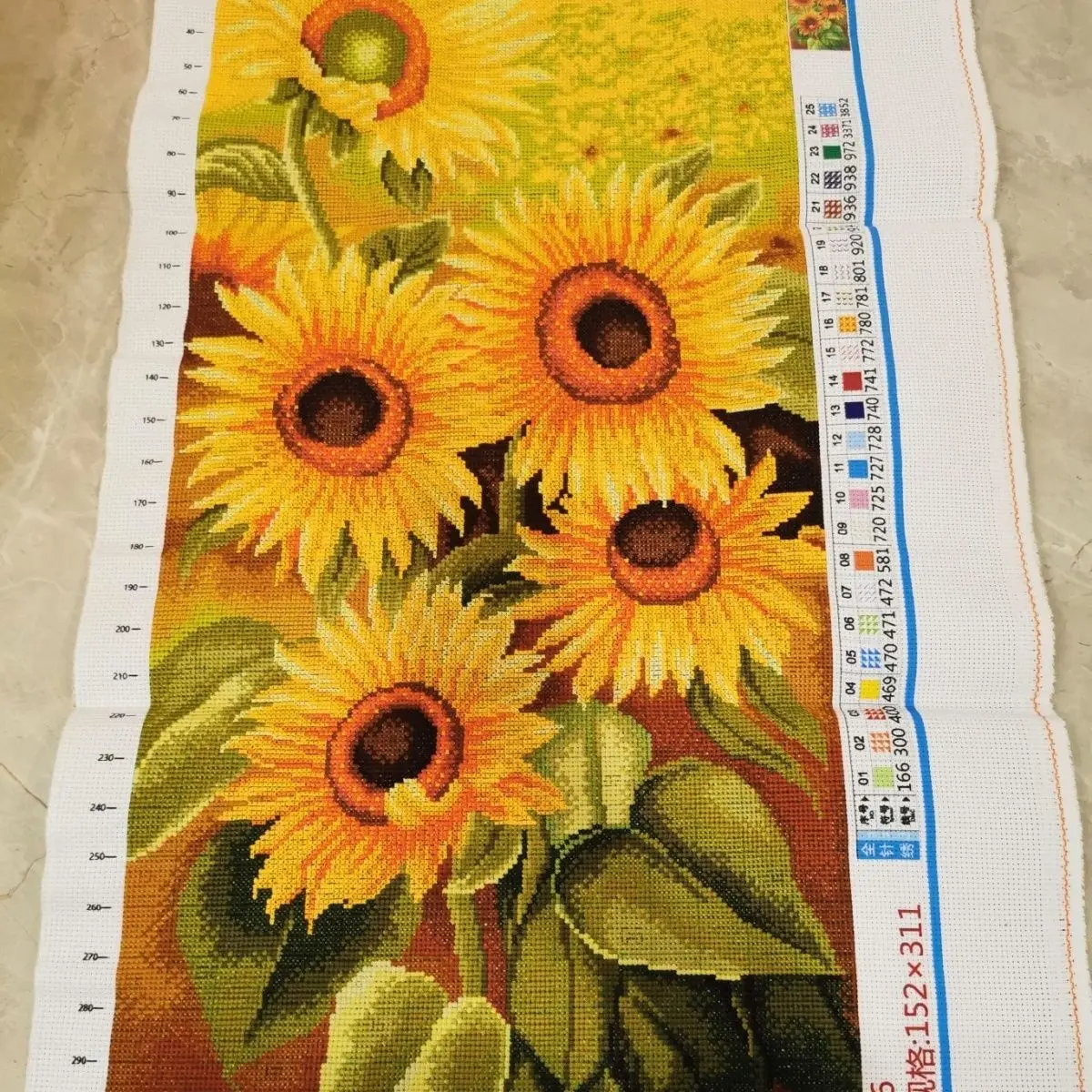 

[Pure handmade cross stitch finished product]Embroidered (vertical version of sunflower) embroidered fabric 93 * 55, painted