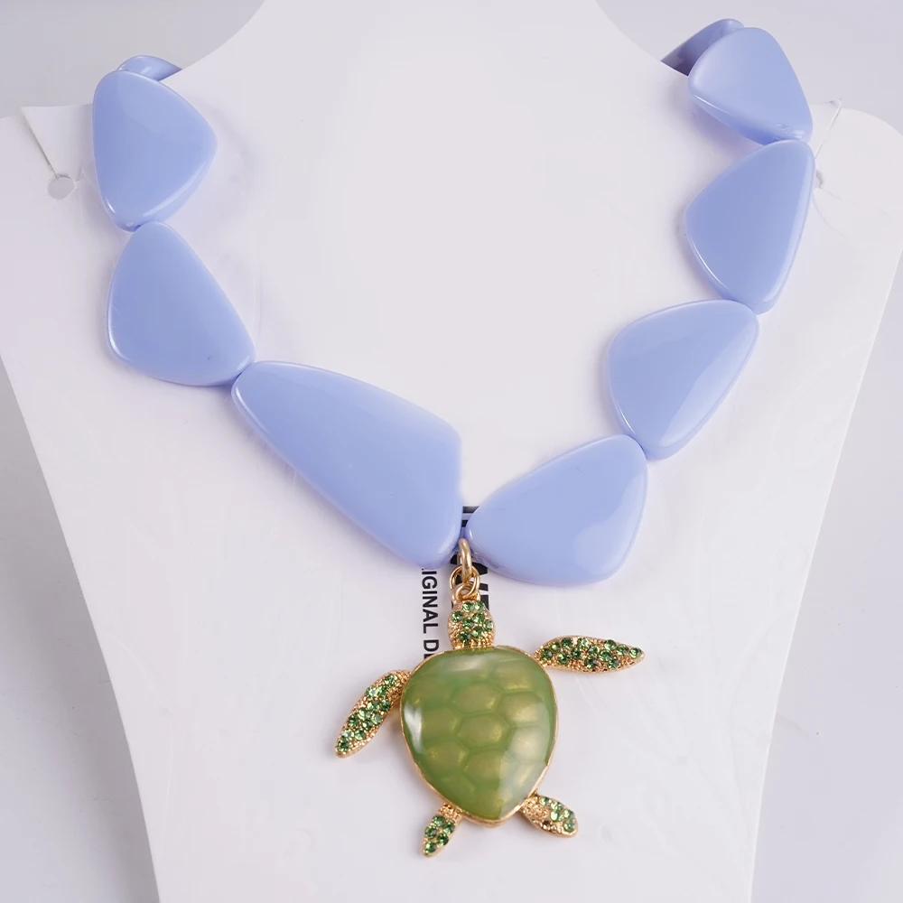 

Animal Pendant Necklace With Irregular Geometric Chain Design In Bohemian Style Fresh Spring And Summer Colors For Women