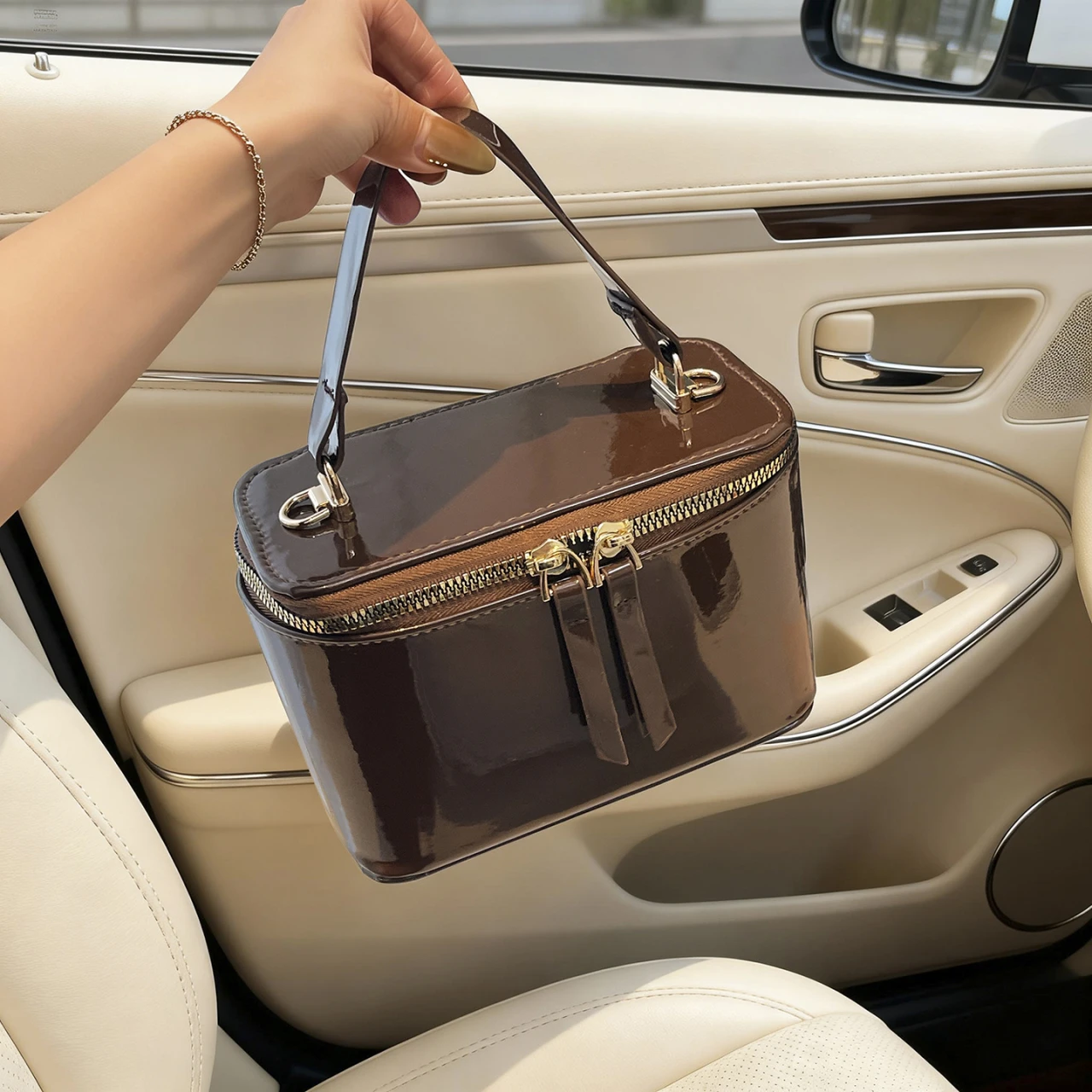 

Минималистичная модная женская сумка через плечо из искусственной кожи, однотонная, легкая, портативная, для поездок на работу.