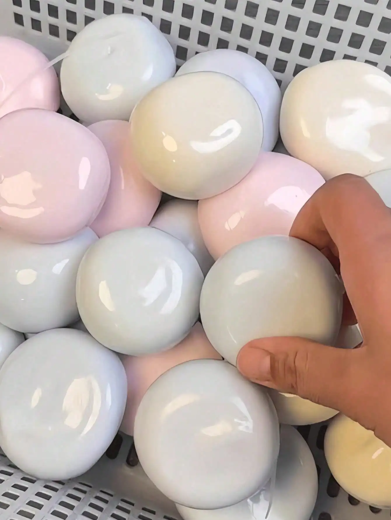 VV kaevixdio Mochi Squeeze Toy, Elastic Mocha-Colored Balls, Slow Rebound Color-Changing, Handmade Mochi Balls, Innovative Toy