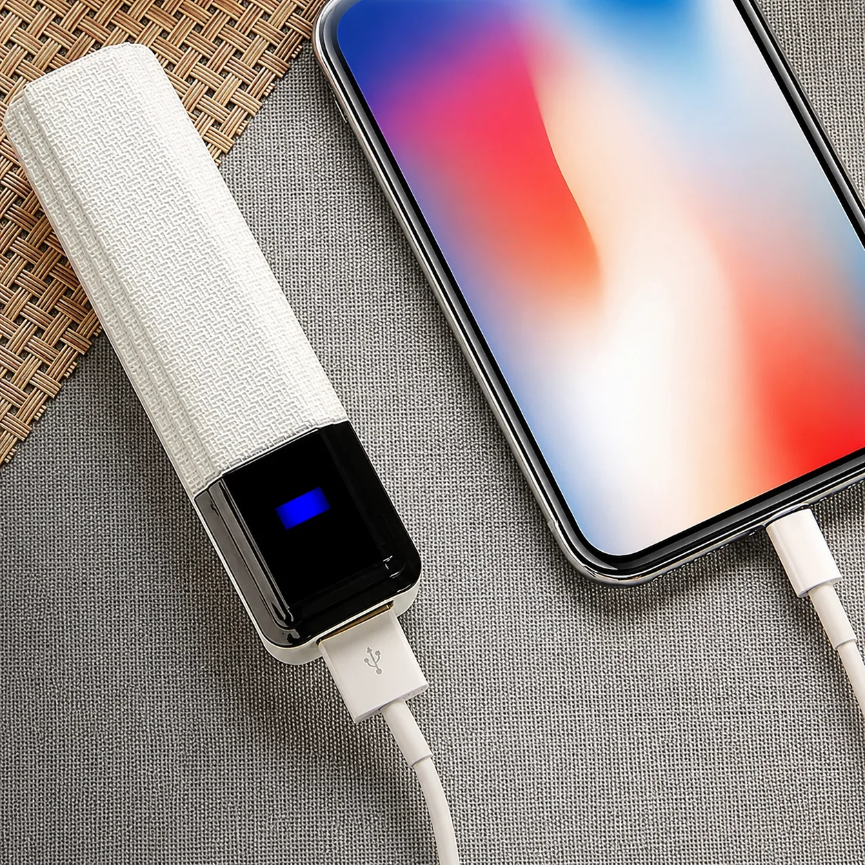 Power Bank Portátil 2600mAh, Banco de Energia Compacto para Viagens e Uso Diário, Leve e Prático