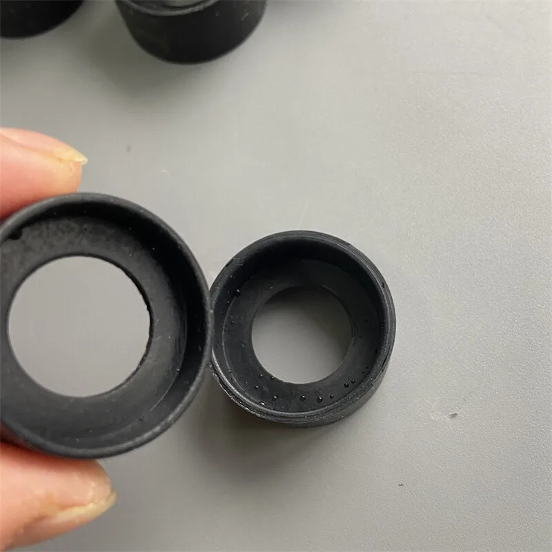 Рисунок 3 - Пара резиновых окуляров