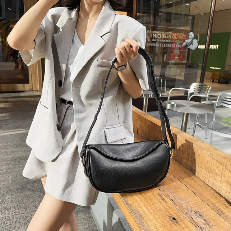 

Женская большая сумка известного дизайнера в классическом винтажном стиле из кожи