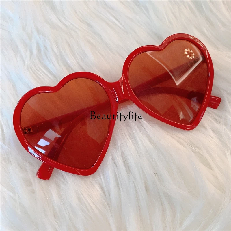 

Original Life New Year Celebration European and American Retro Cat Eye Triangle Small Frame Cool Earth Exaggerated Sunglasses