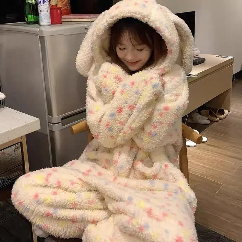 Combinaison d'hiver à capuche avec oreilles de lapin à pois, vêtements de maison en corail épais de dessin animé pouvant être porté à l'extérieur, 2025