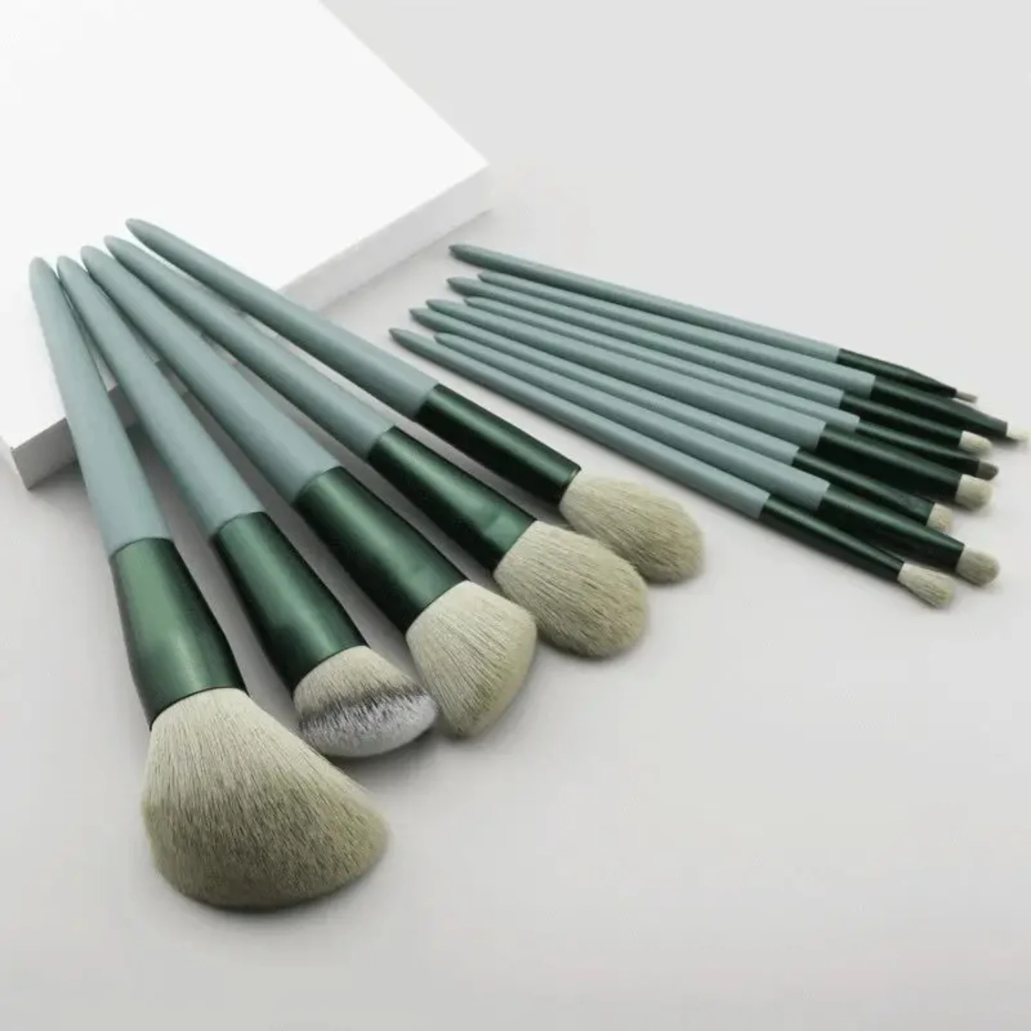 Conjunto luxuoso de 13 peças de pincéis de maquiagem para base, pó, corretivos, sombras, inclui saco de presente