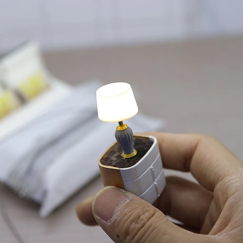 1Pcs 어린이 아기 선물 장난감 1:20 인형 집 미니 가구 소형 책상 테이블 램프 모델 인형 집 DIY 액세서리